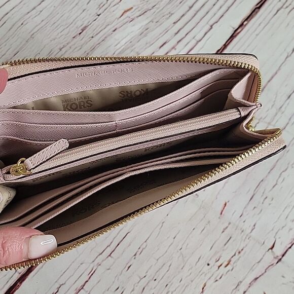 MICHAEL KORS Leather Wallet in Dusty Pink - Picture 7 of 10